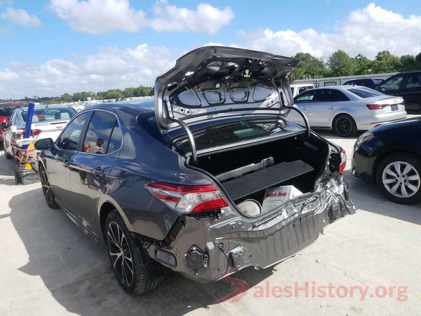 4T1B11HK3KU697687 2019 TOYOTA CAMRY