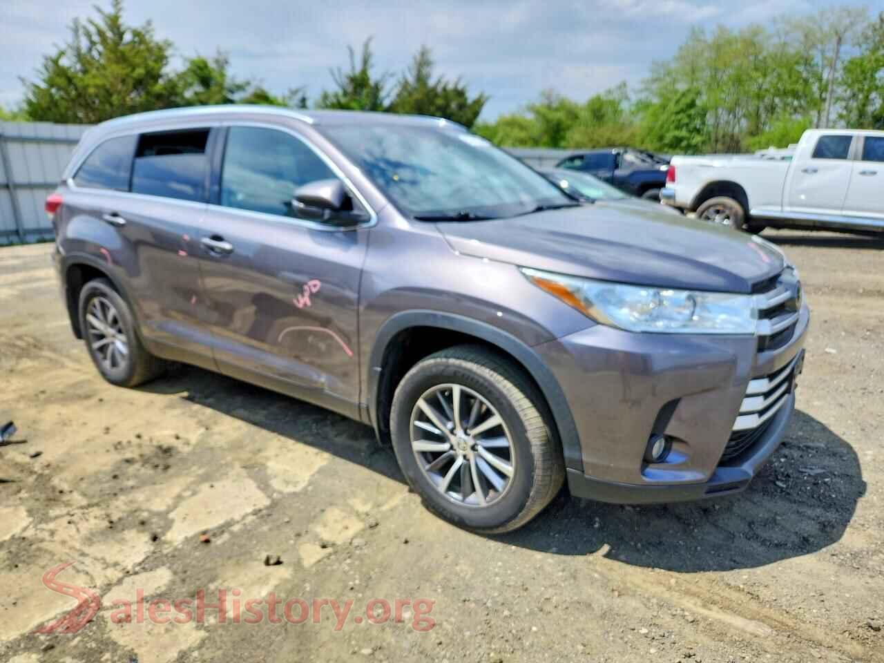 2019 TOYOTA HIGHLANDER VIN 5TDJZRFH1KS625714, rear 3/4 view