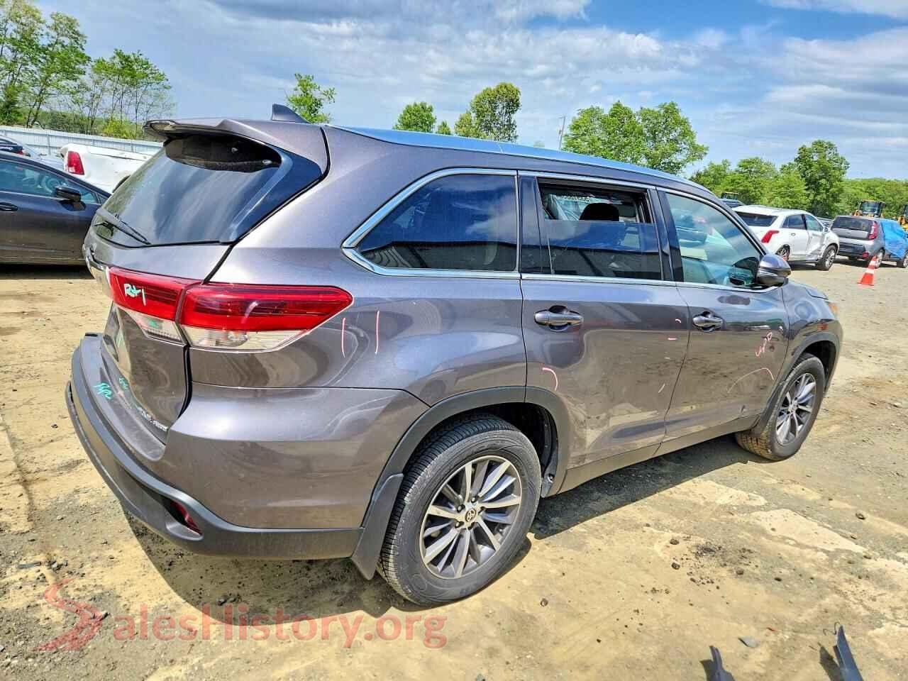 2019 TOYOTA HIGHLANDER VIN 5TDJZRFH1KS625714, right side view