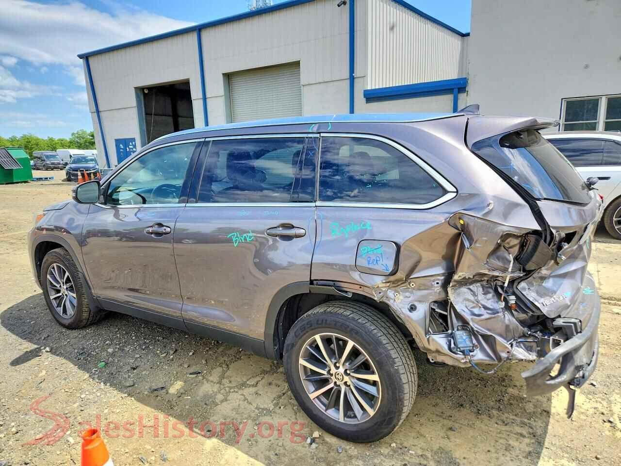 2019 TOYOTA HIGHLANDER VIN 5TDJZRFH1KS625714, front view
