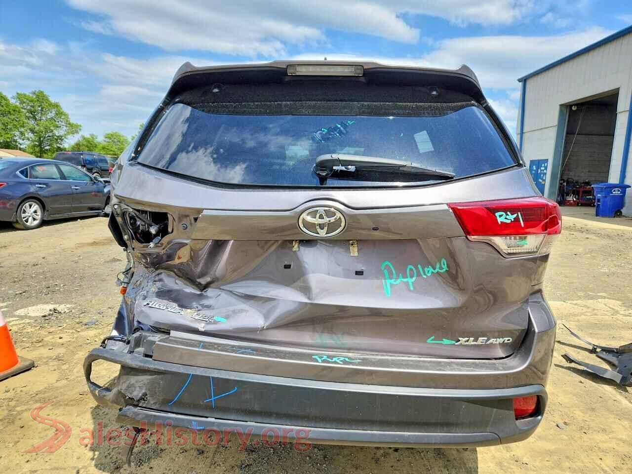 2019 TOYOTA HIGHLANDER VIN 5TDJZRFH1KS625714, left side view