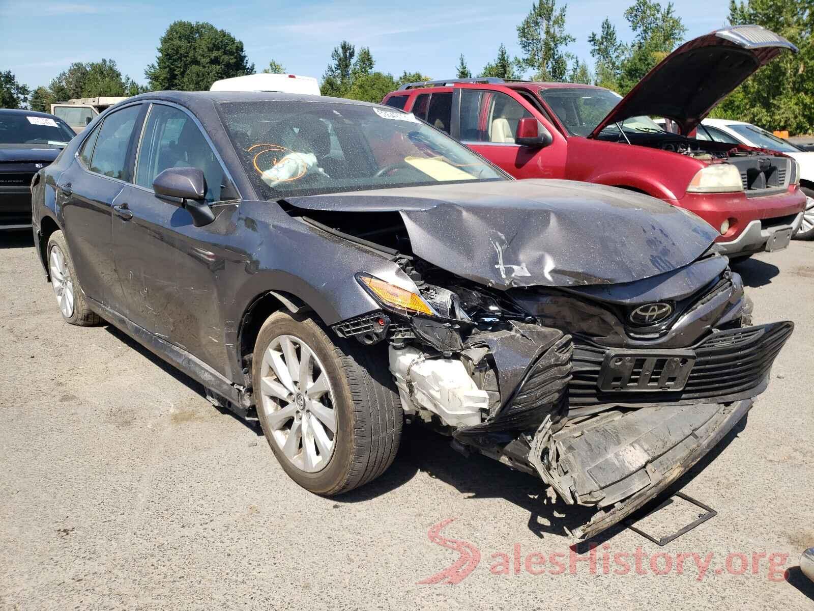 4T1B11HK4JU587200 2018 TOYOTA CAMRY