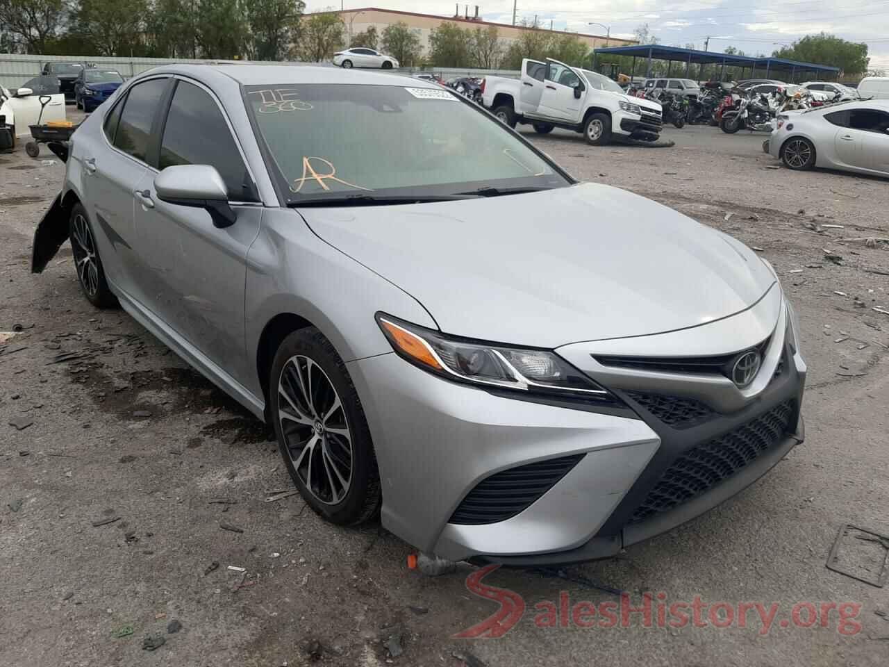 4T1B11HK9JU598239 2018 TOYOTA CAMRY