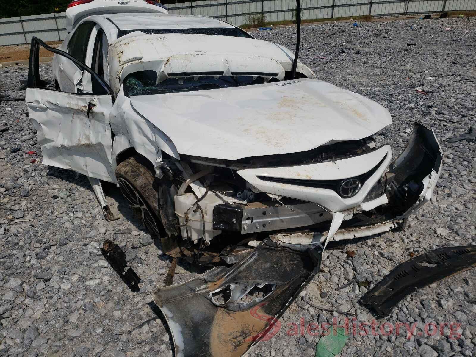 4T1B11HK9JU561191 2018 TOYOTA CAMRY