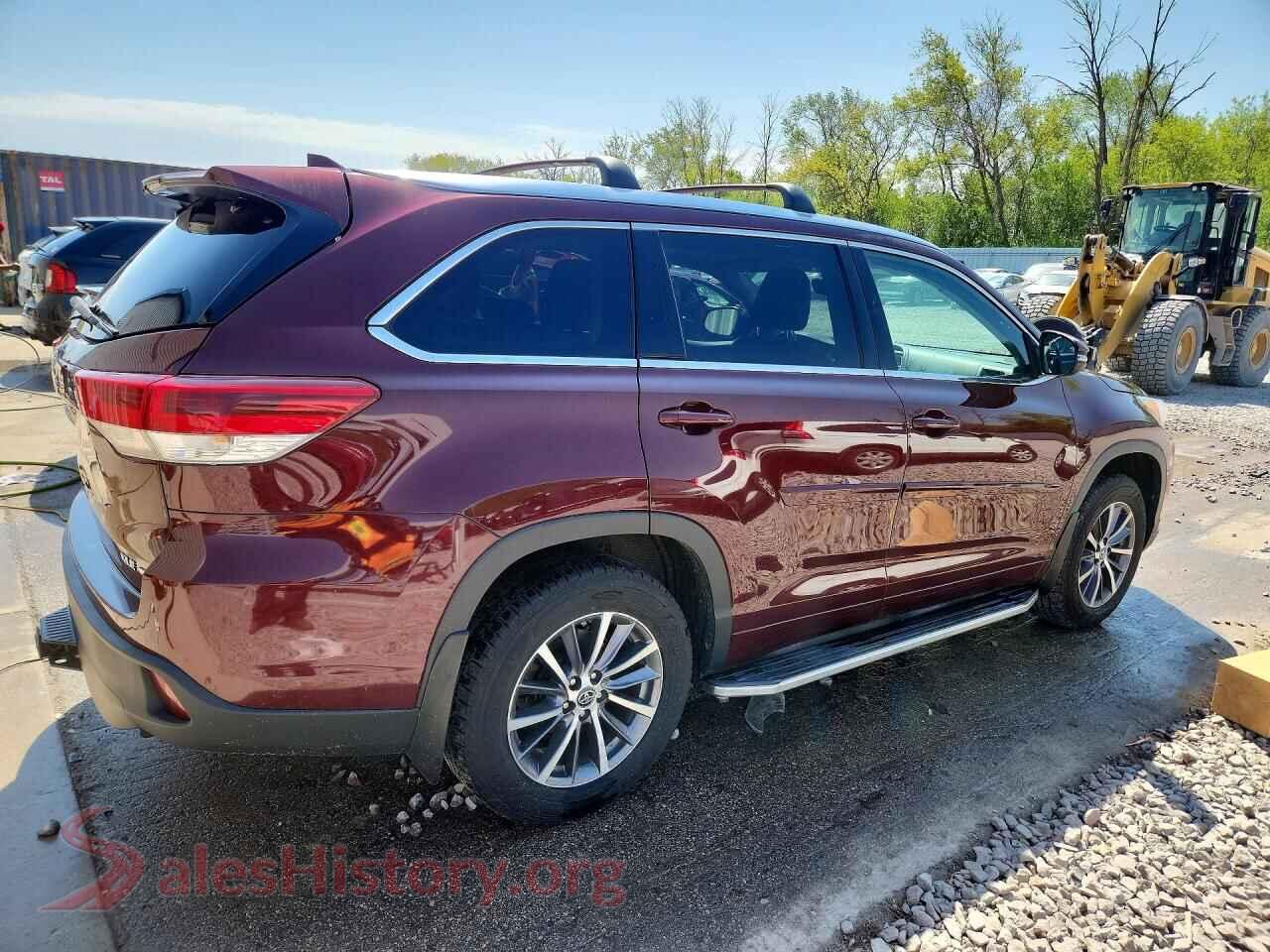 2018 TOYOTA HIGHLANDER VIN 5TDJZRFH7JS818769, right side view