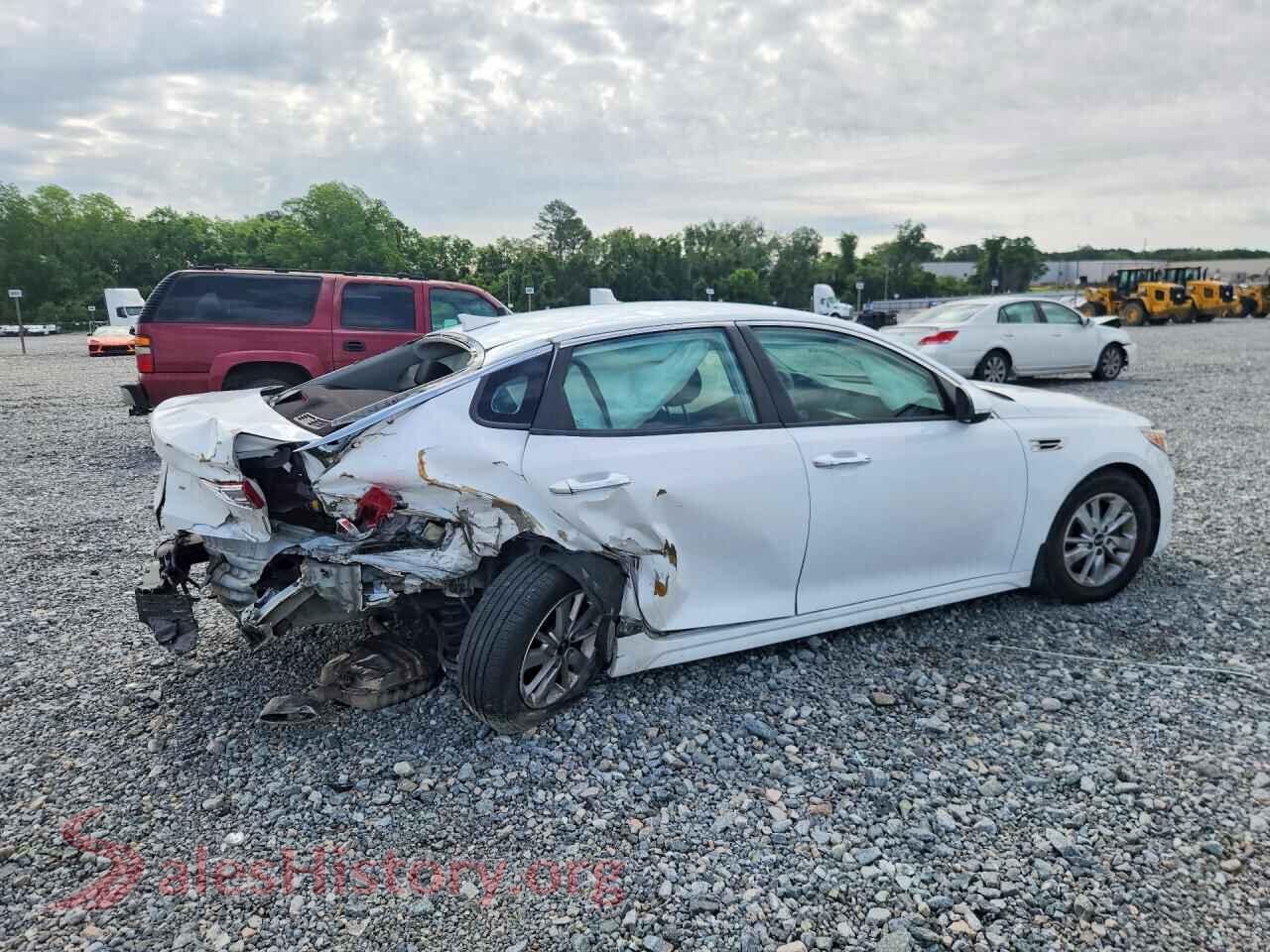 2018 KIA OPTIMA VIN 5XXGT4L30JG209211, right side view
