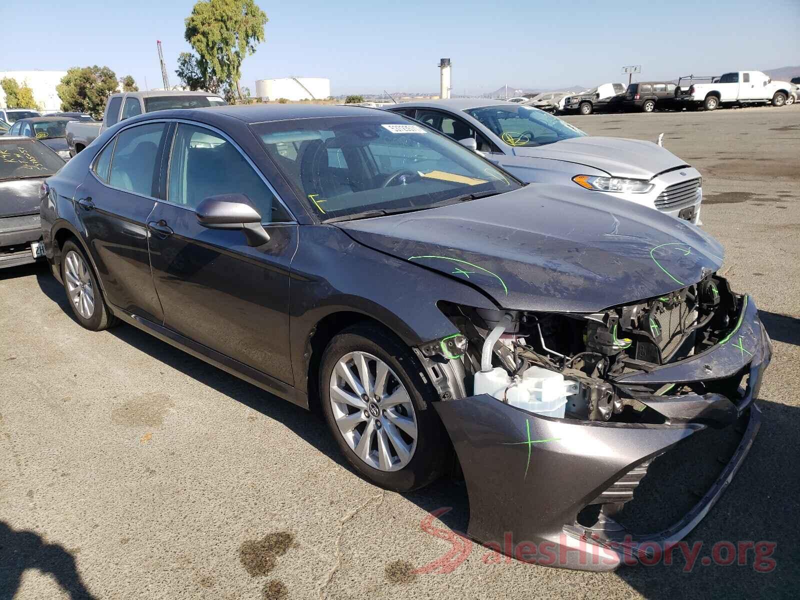 4T1B11HK4JU604187 2018 TOYOTA CAMRY