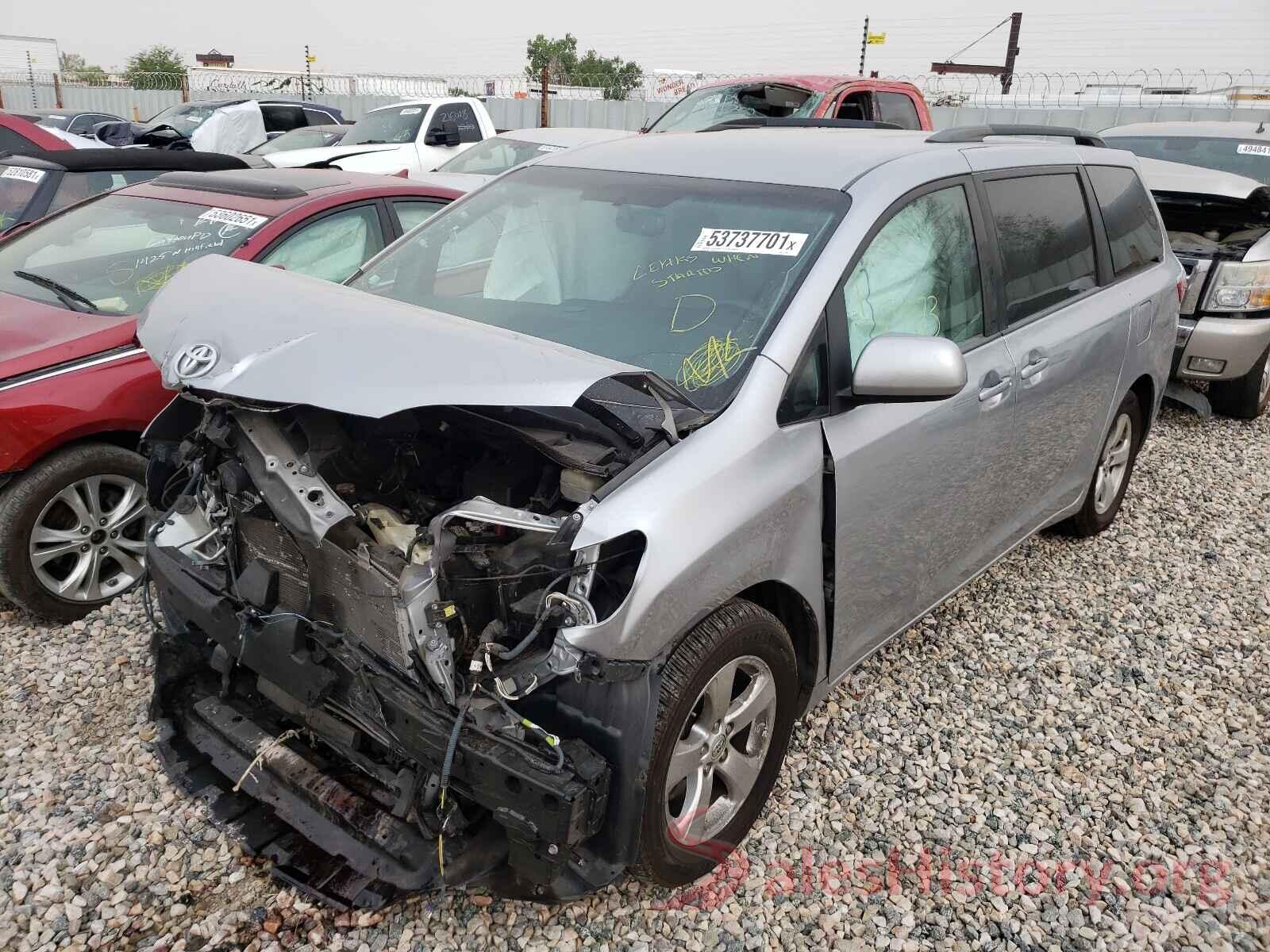 5TDKZ3DC9HS815861 2017 TOYOTA SIENNA