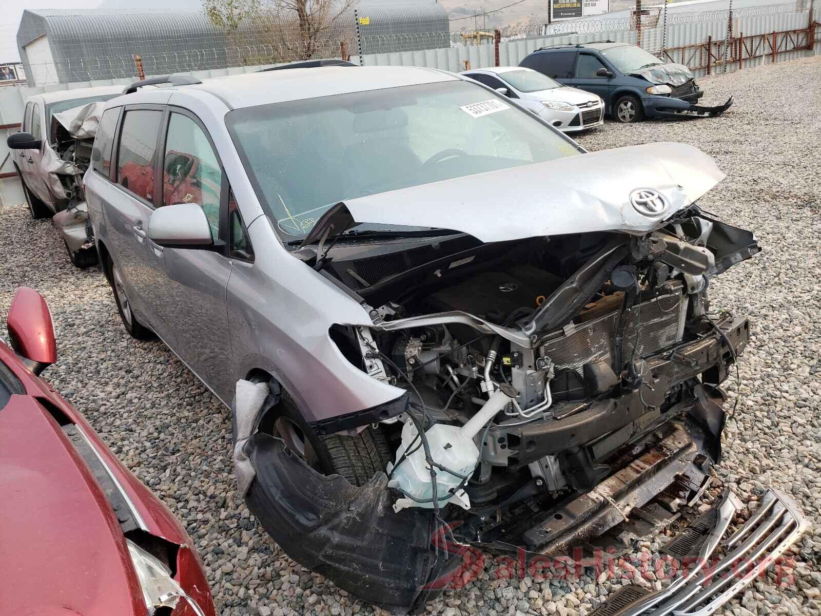 5TDKZ3DC9HS815861 2017 TOYOTA SIENNA