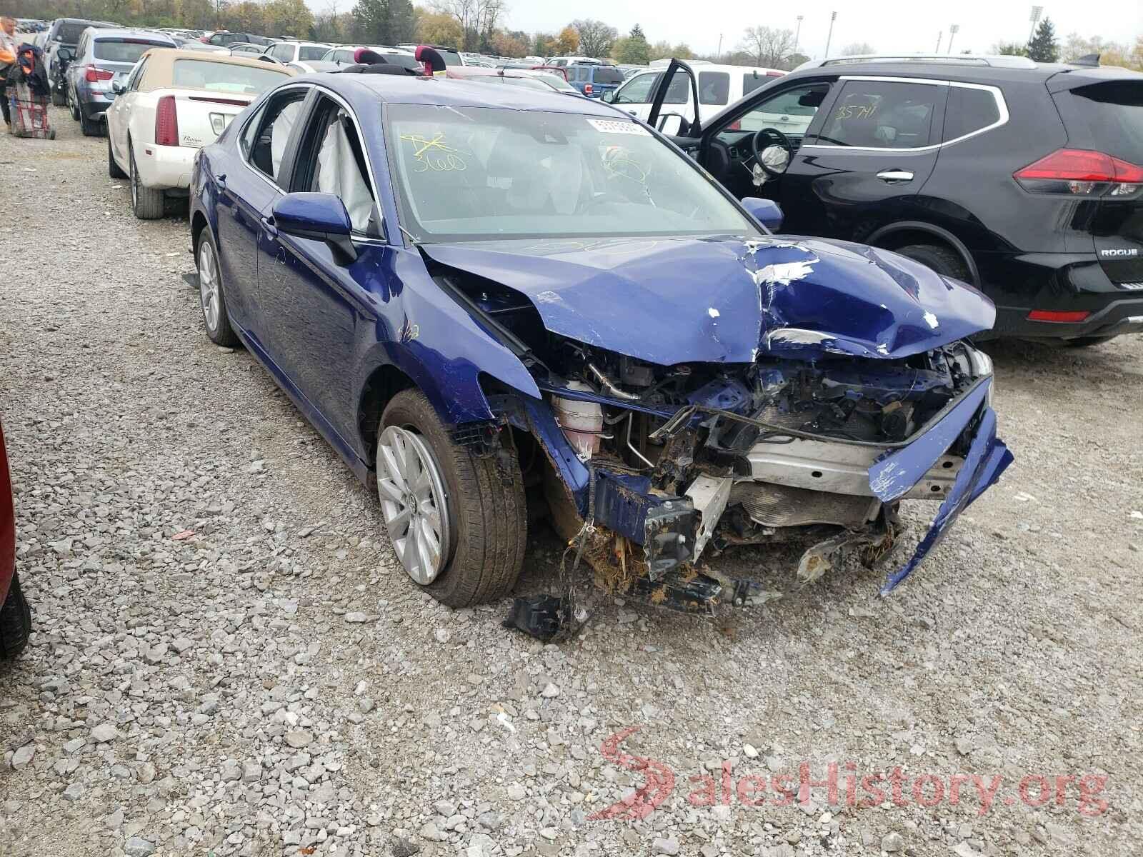 4T1B11HK2JU589723 2018 TOYOTA CAMRY