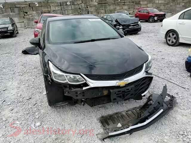 2019 CHEVROLET CRUZE VIN 1G1BC5SM5K7148757, damage close-up