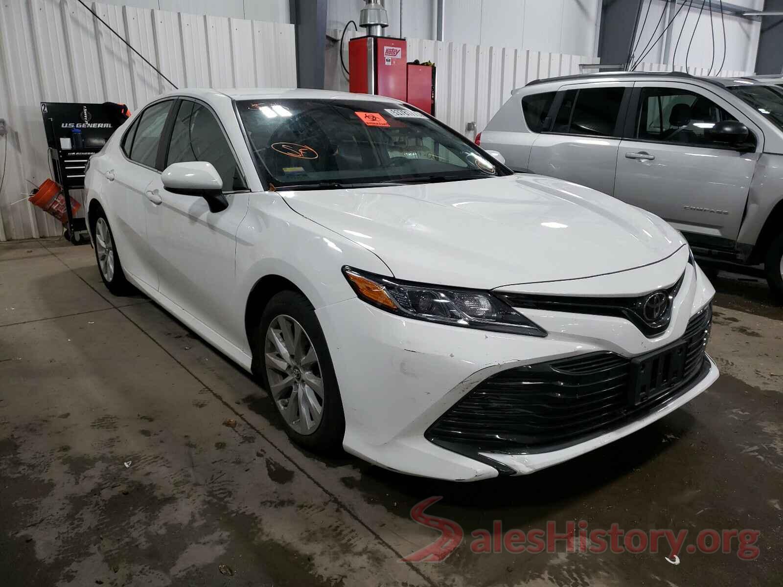 4T1B11HK5JU565061 2018 TOYOTA CAMRY