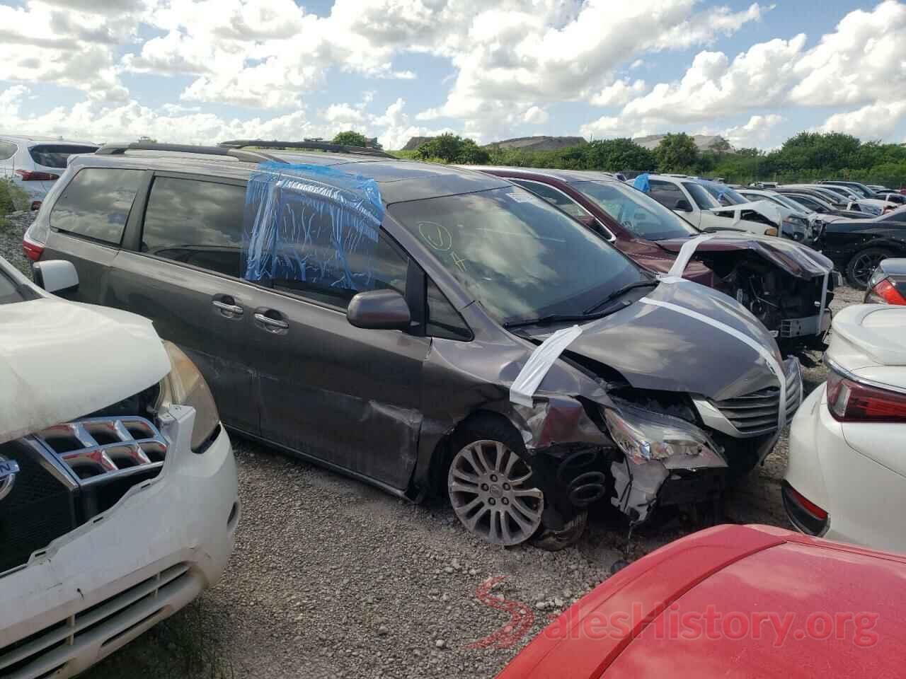 5TDYZ3DC8HS793698 2017 TOYOTA SIENNA