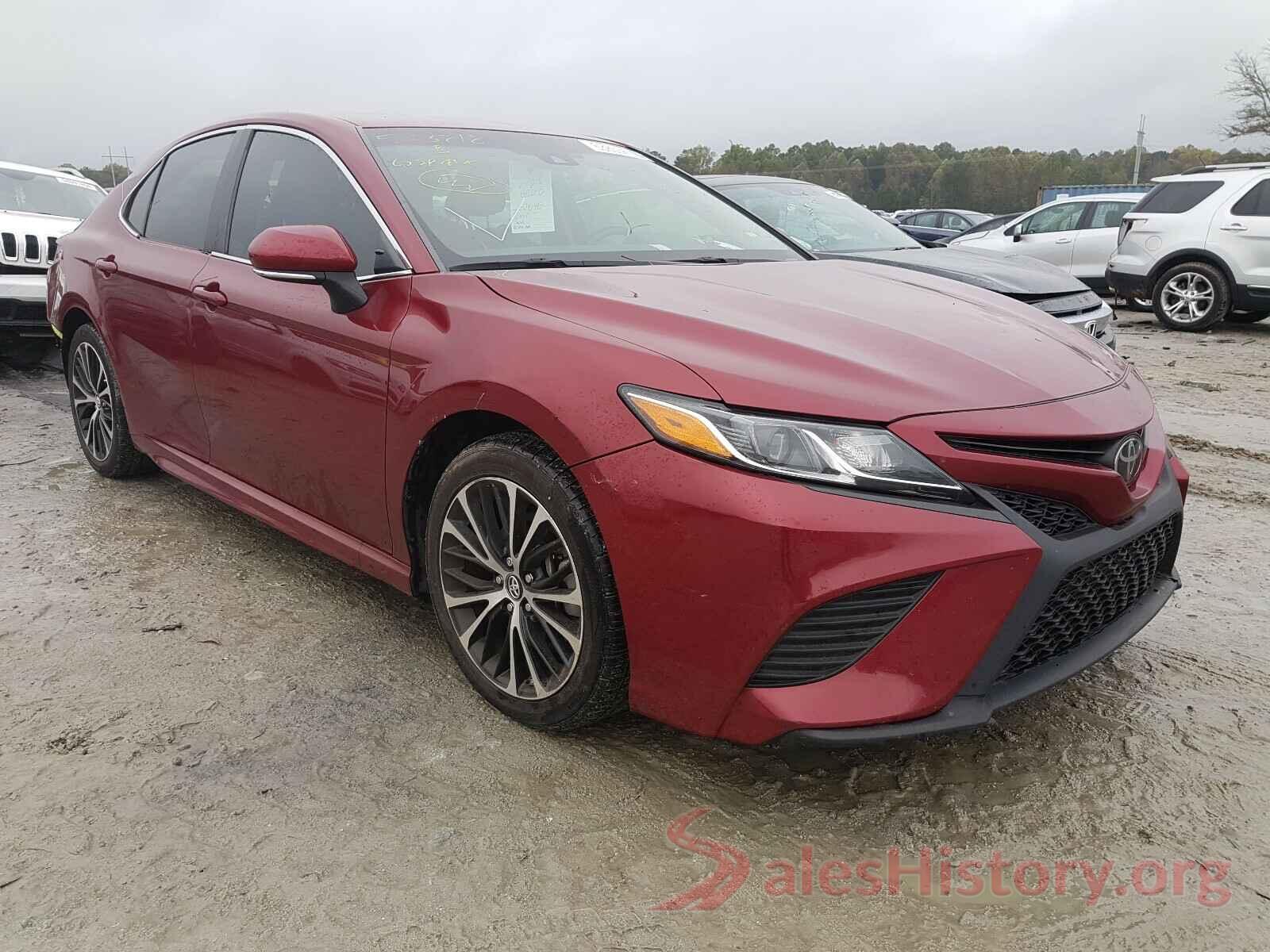 4T1B11HK8JU533818 2018 TOYOTA CAMRY