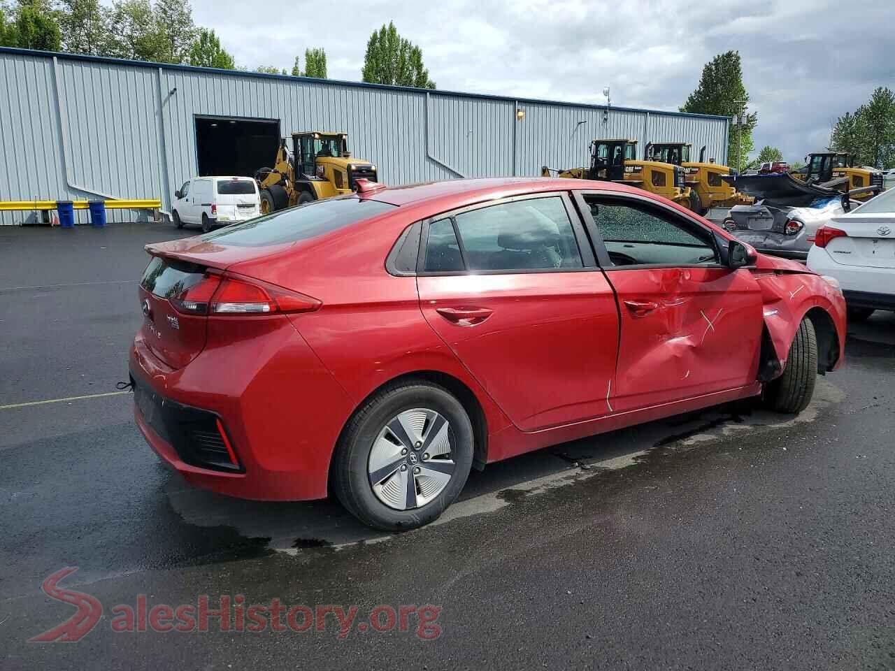2019 HYUNDAI IONIQ VIN KMHC65LC0KU170574, right side view