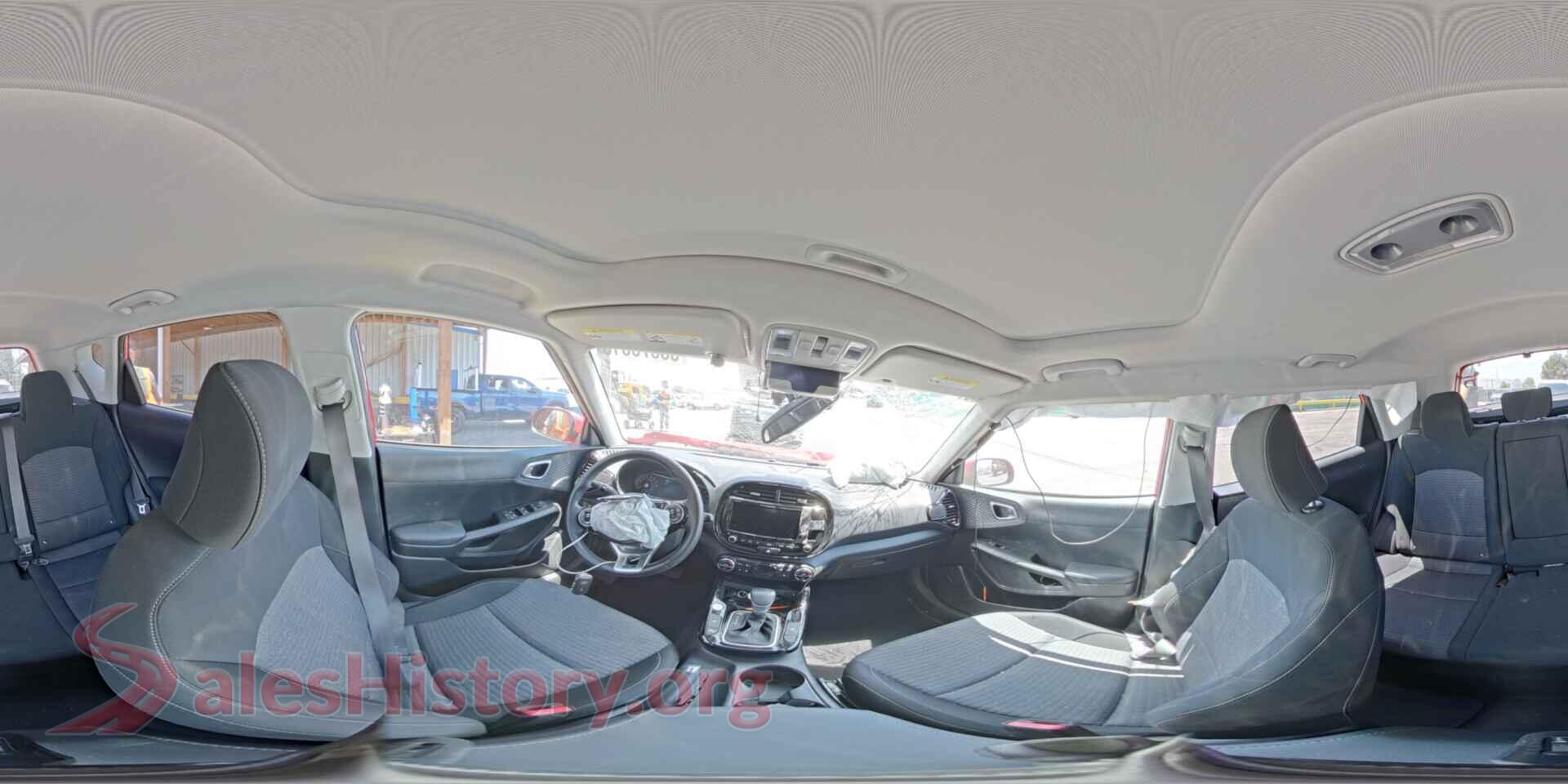 2021 KIA SOUL VIN KNDJ33AU2M7133385, damage close-up