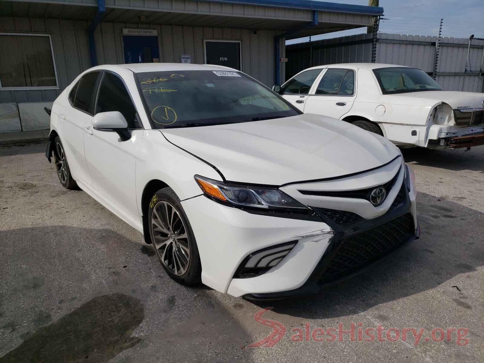 4T1B11HK9JU027673 2018 TOYOTA CAMRY