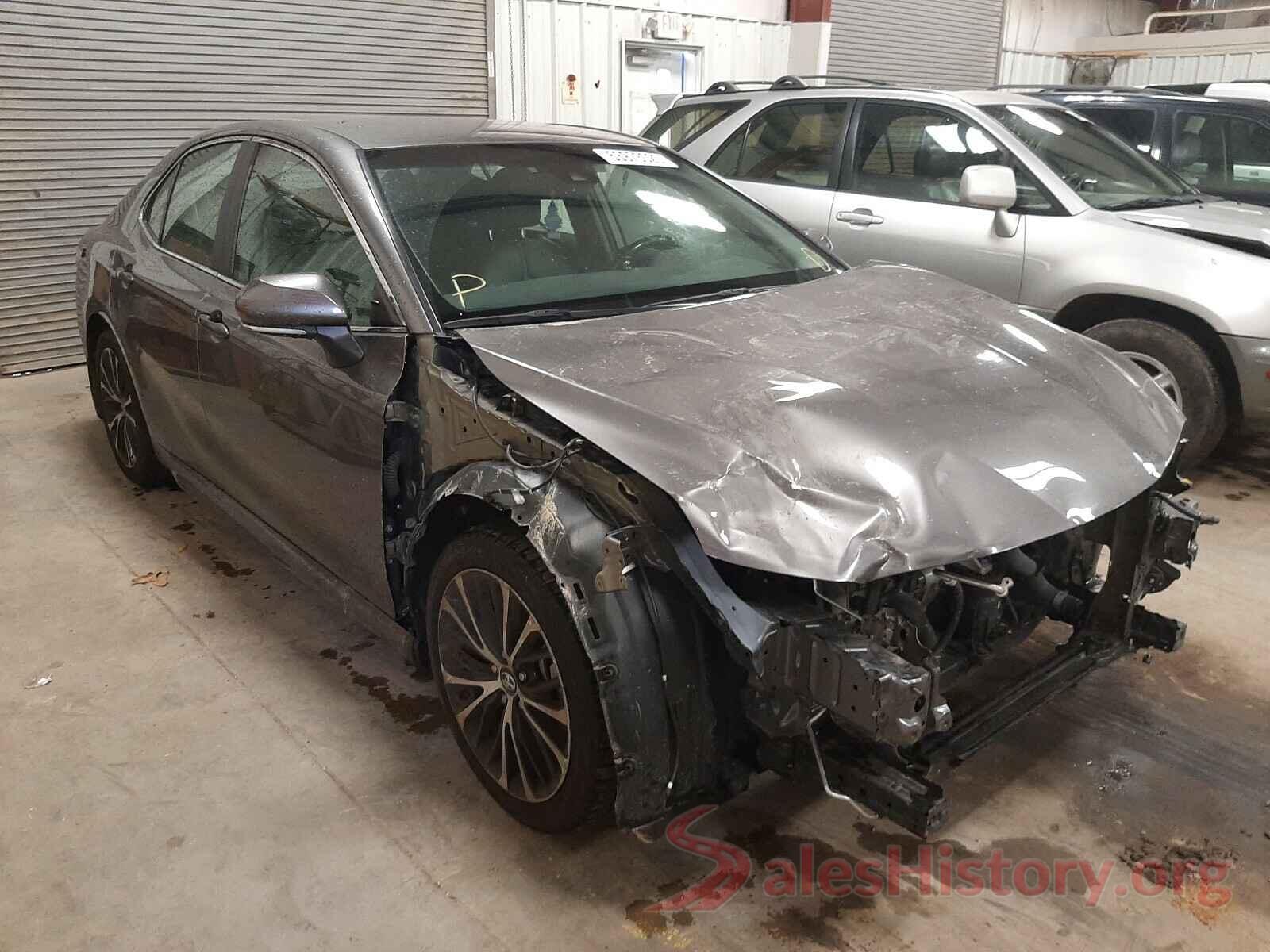 4T1B11HK9JU519832 2018 TOYOTA CAMRY