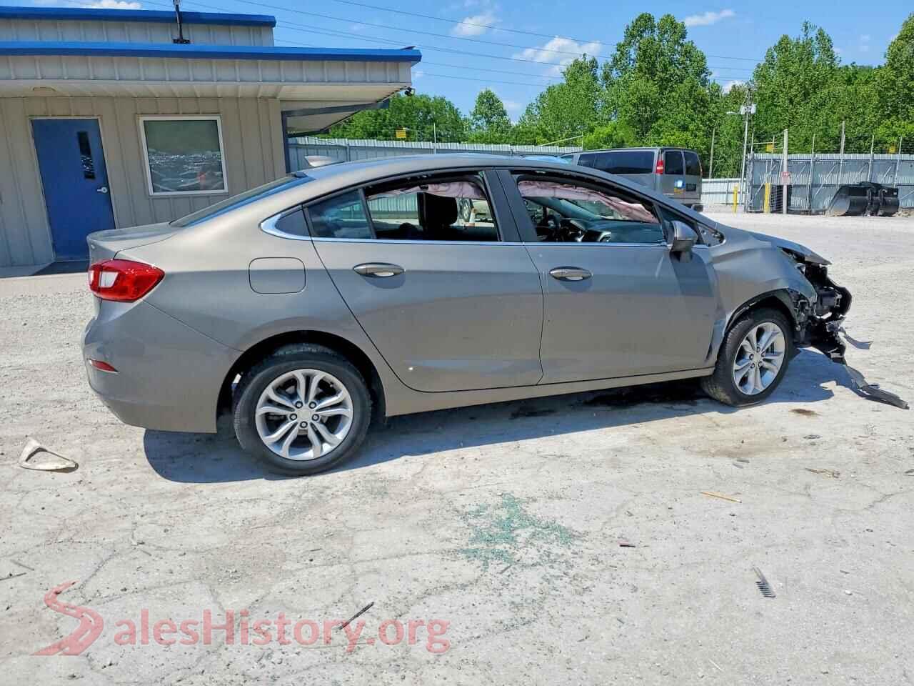 2019 CHEVROLET CRUZE VIN 1G1BE5SM1K7112428, right side view