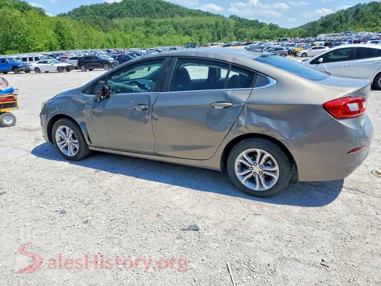 2019 CHEVROLET CRUZE VIN 1G1BE5SM1K7112428, front view