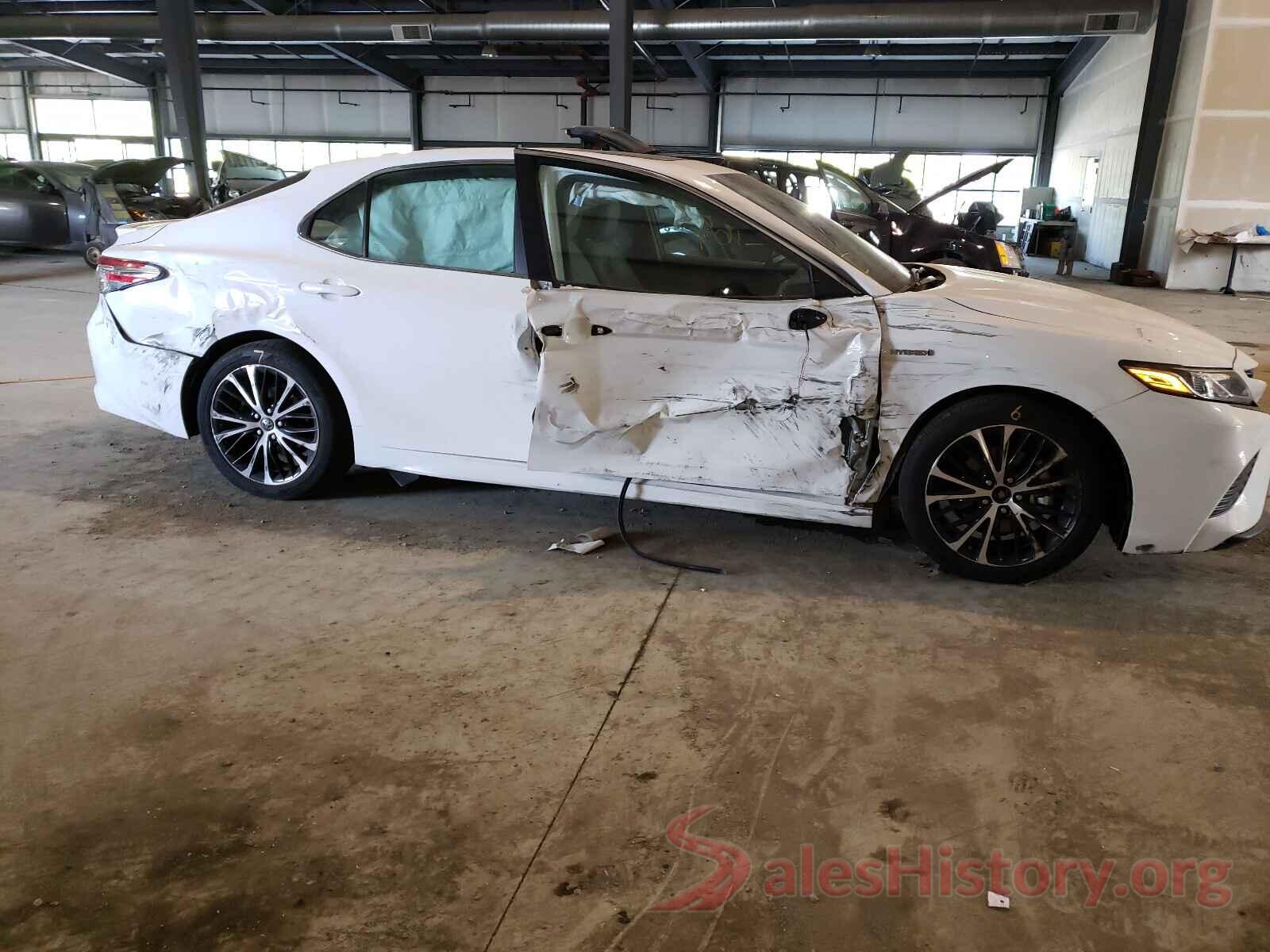 4T1B21HK8JU007413 2018 TOYOTA CAMRY