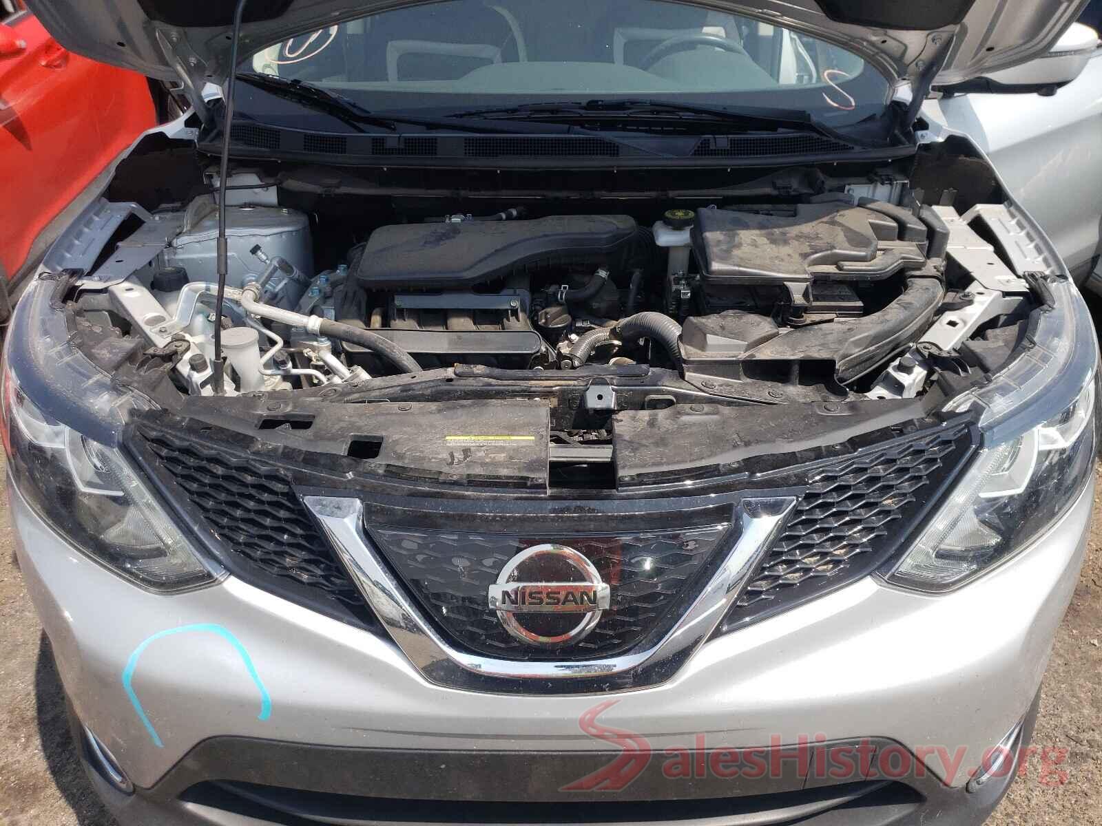 JN1BJ1CR8JW250125 2018 NISSAN ROGUE