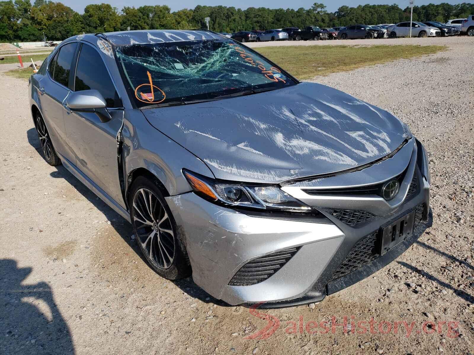 4T1B11HK8JU104579 2018 TOYOTA CAMRY