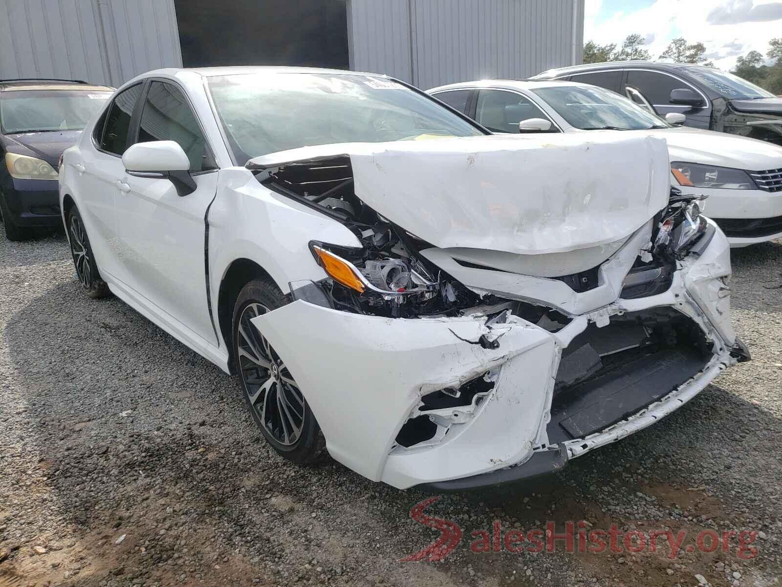 4T1B11HK8JU558931 2018 TOYOTA CAMRY