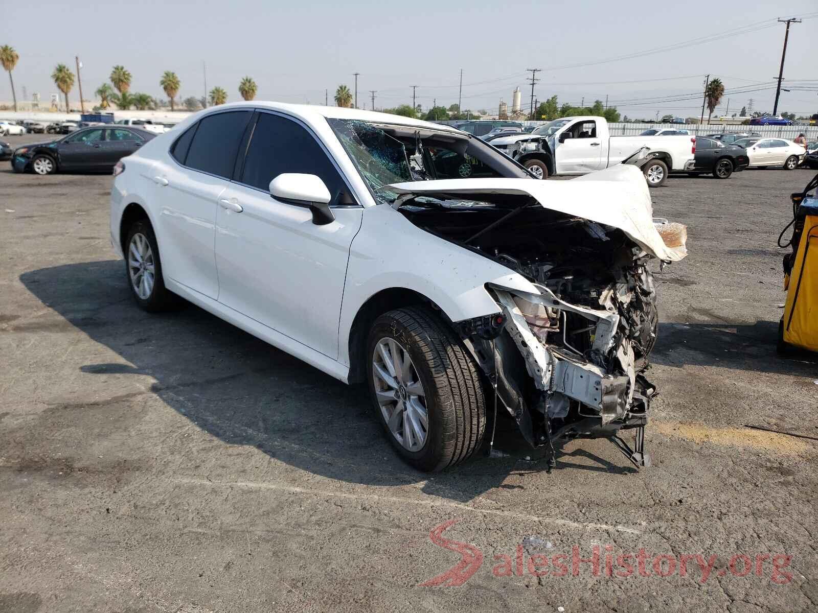 4T1B11HK6JU581124 2018 TOYOTA CAMRY