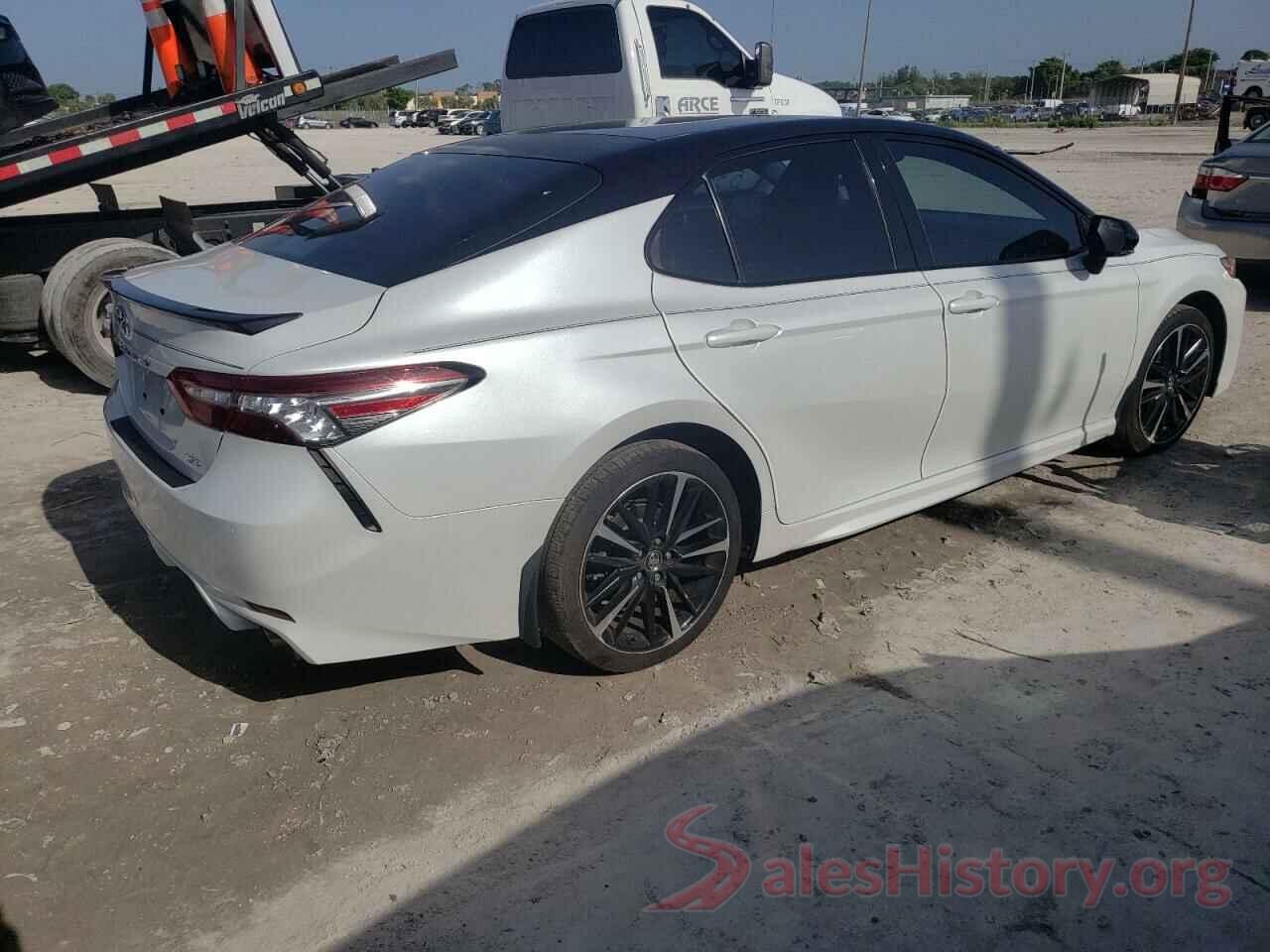 4T1B61HK0JU080263 2018 TOYOTA CAMRY