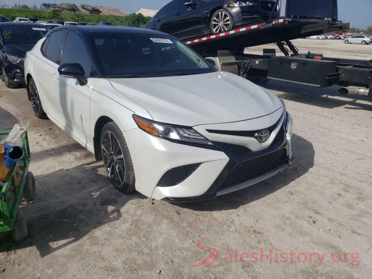 4T1B61HK0JU080263 2018 TOYOTA CAMRY