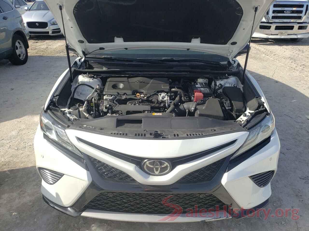 4T1B61HK0JU080263 2018 TOYOTA CAMRY