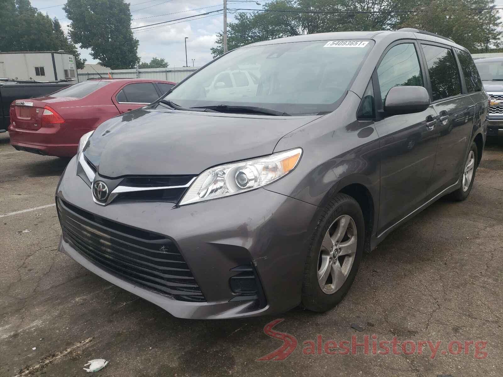 5TDKZ3DC0JS920830 2018 TOYOTA SIENNA