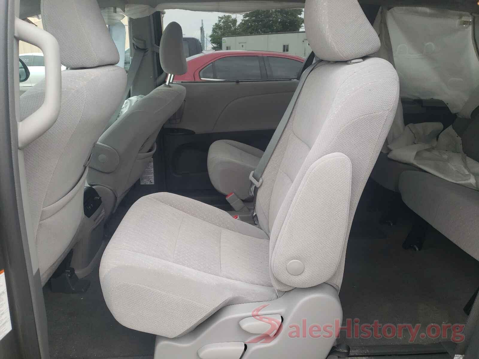 5TDKZ3DC0JS920830 2018 TOYOTA SIENNA