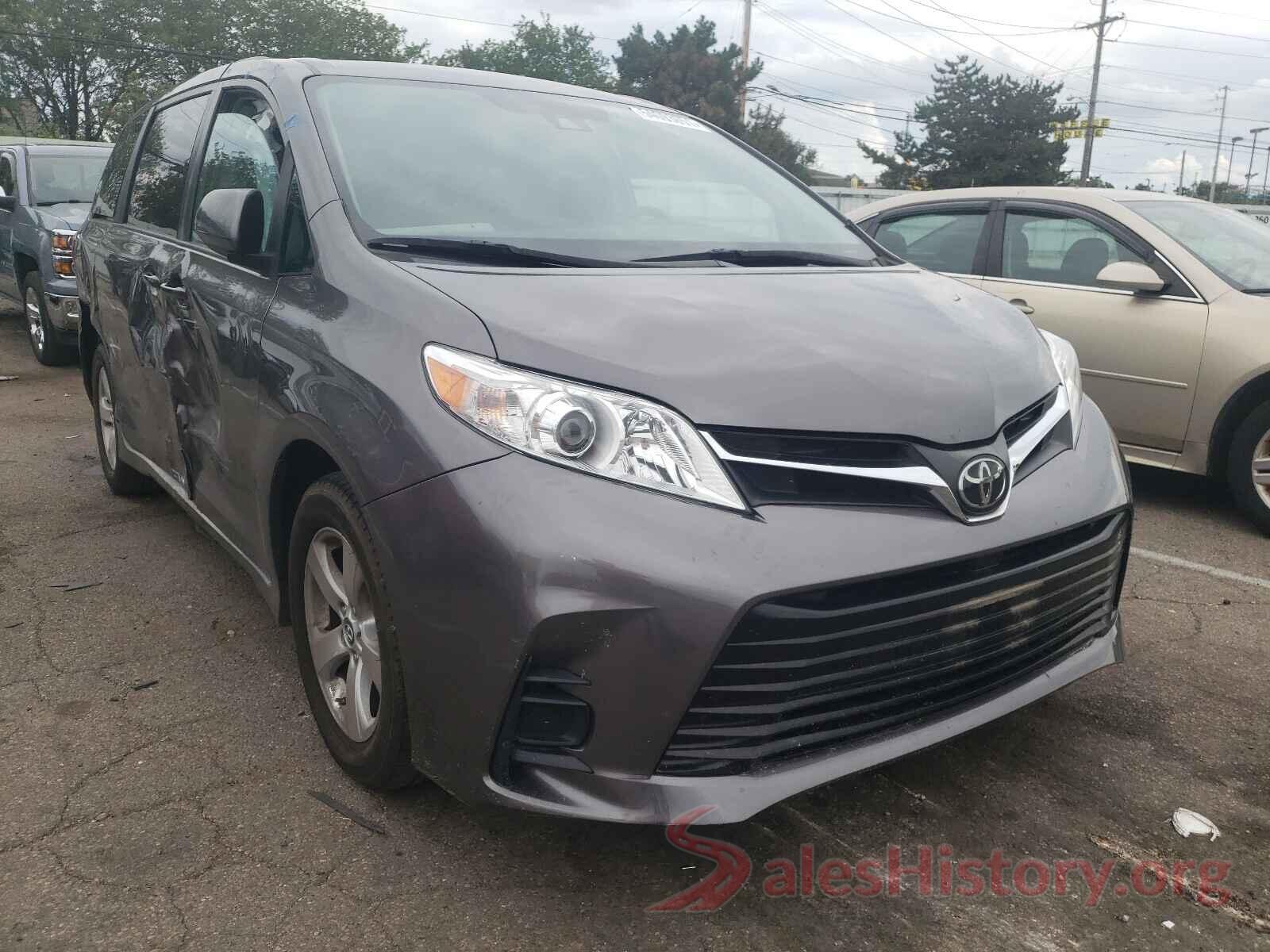 5TDKZ3DC0JS920830 2018 TOYOTA SIENNA