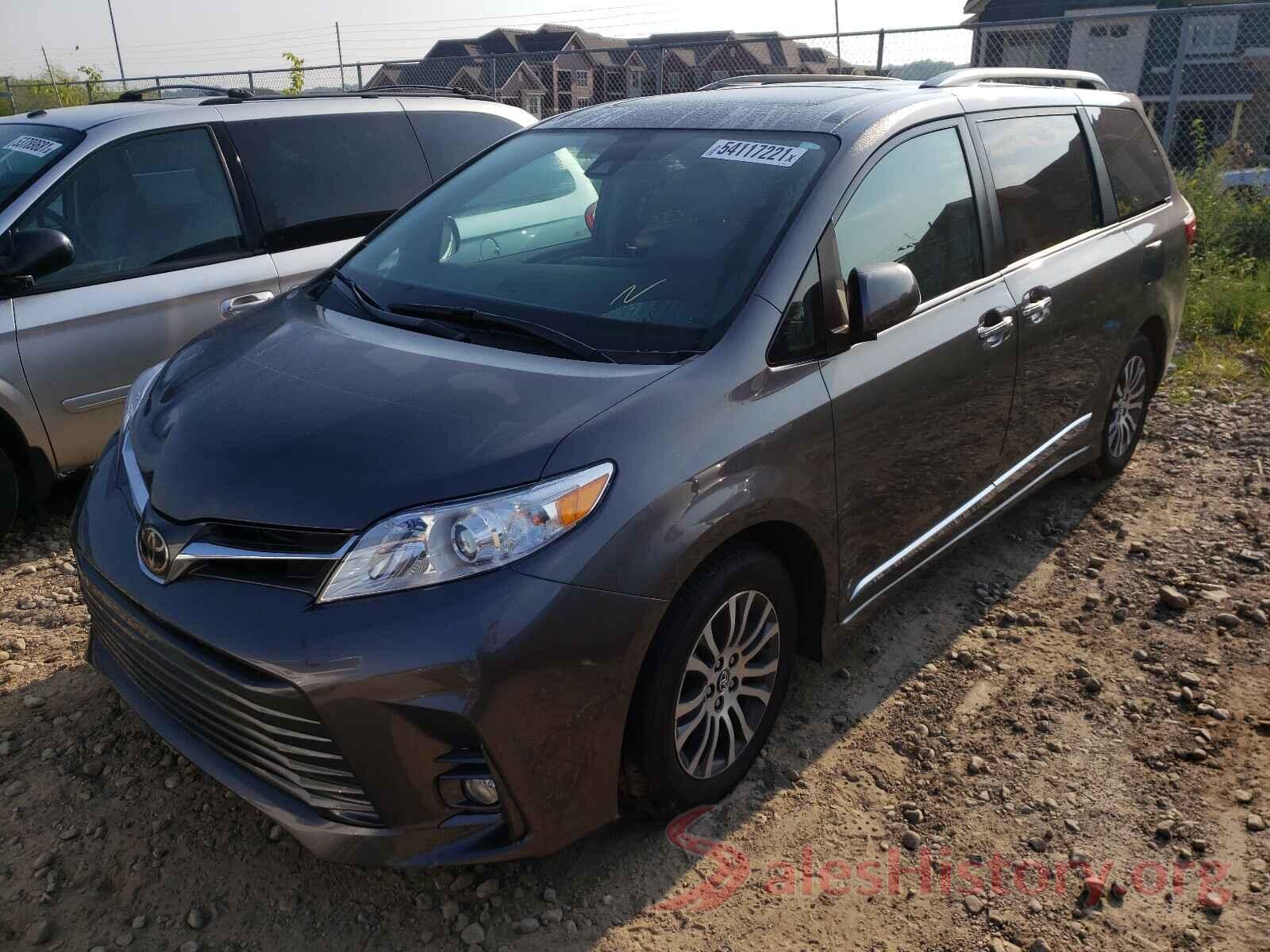 5TDYZ3DC8JS901002 2018 TOYOTA SIENNA