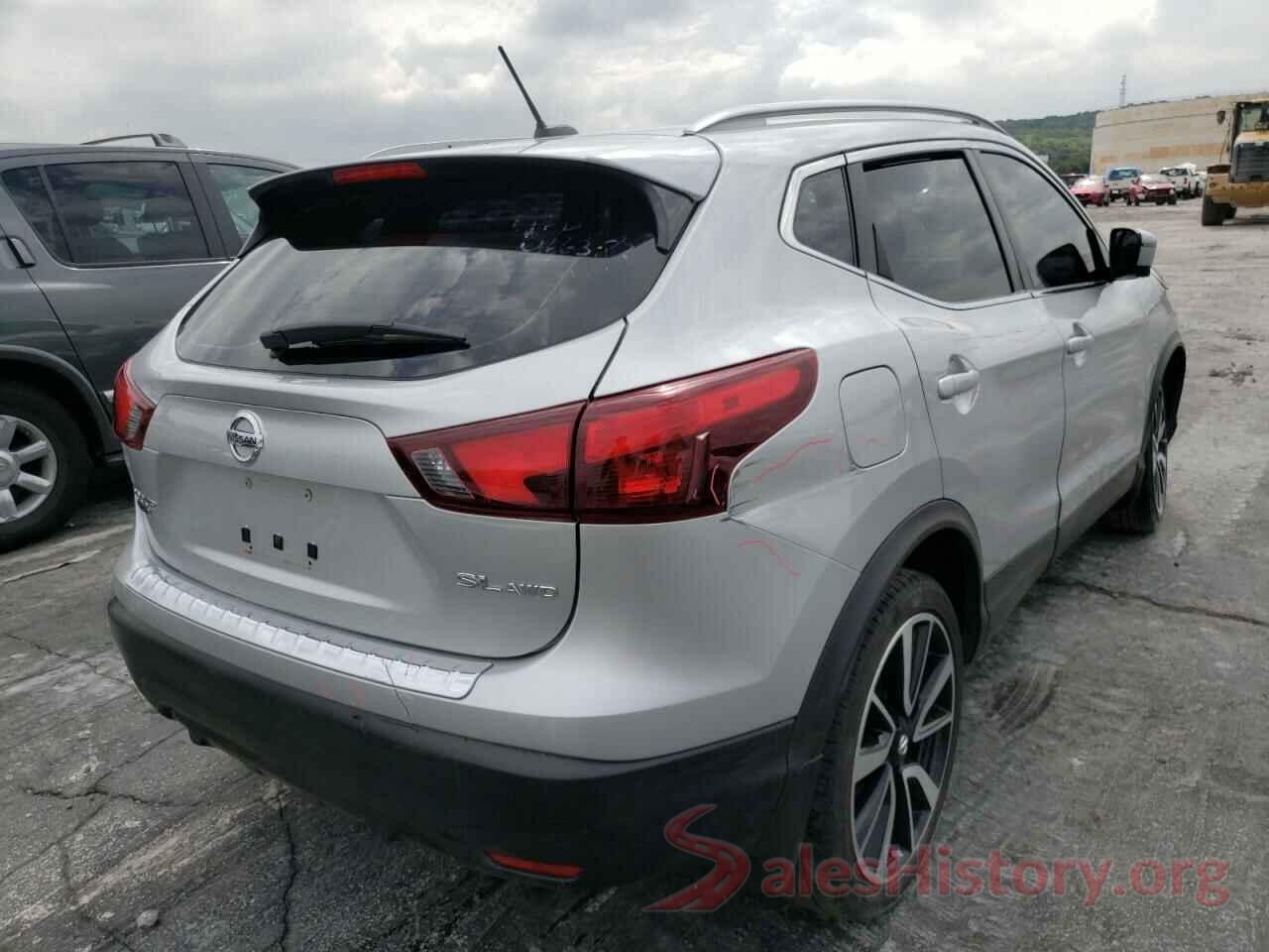 JN1BJ1CR2JW266613 2018 NISSAN ROGUE