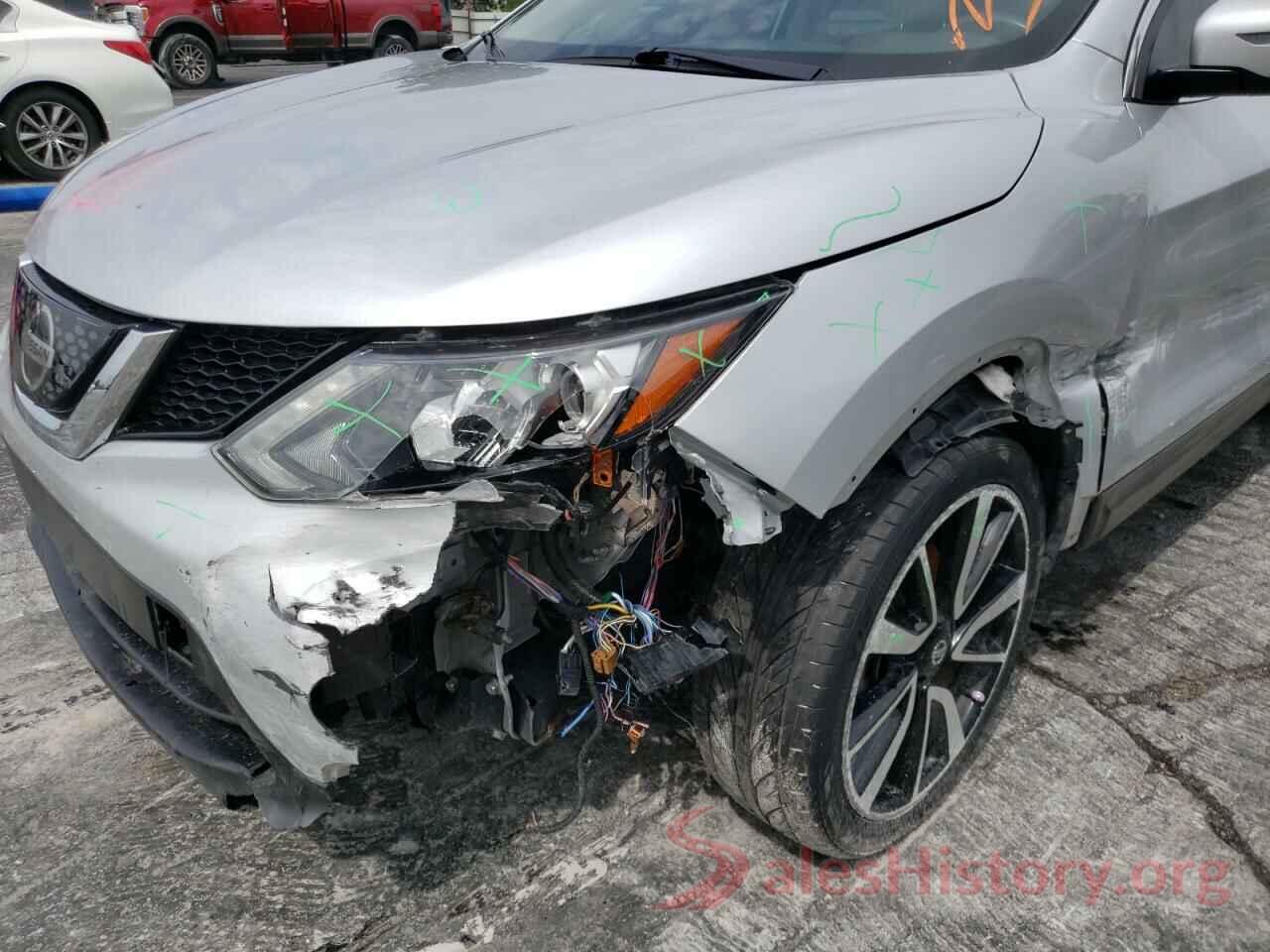 JN1BJ1CR2JW266613 2018 NISSAN ROGUE