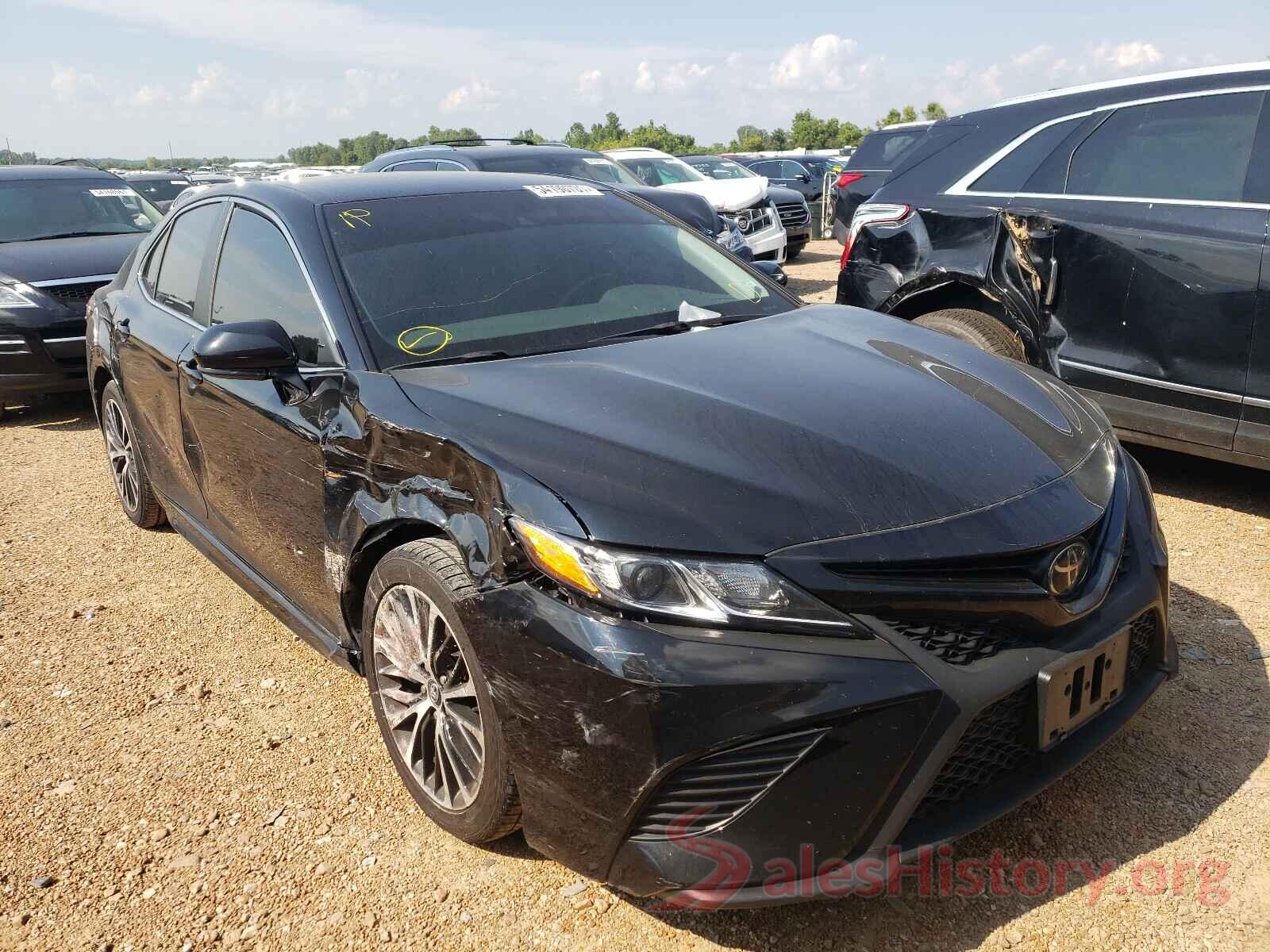 4T1B11HK2JU130949 2018 TOYOTA CAMRY