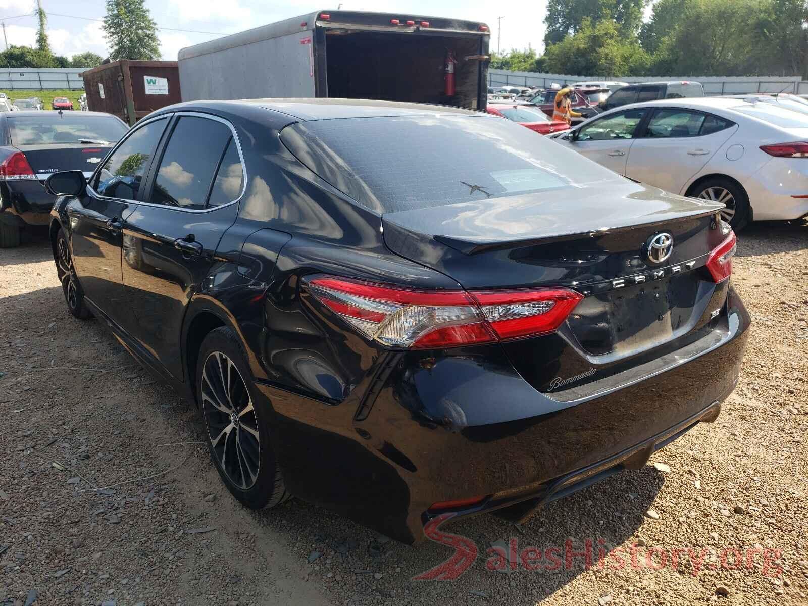 4T1B11HK2JU130949 2018 TOYOTA CAMRY