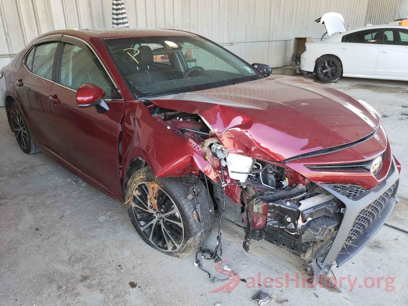 4T1B11HK5JU592695 2018 TOYOTA CAMRY