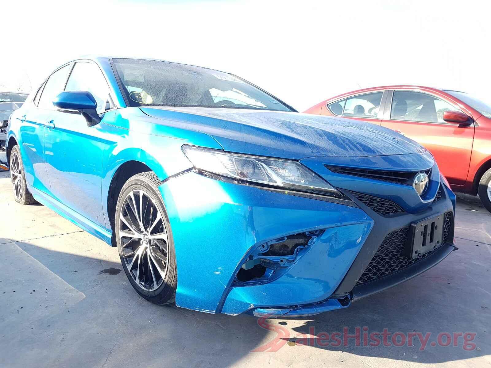 4T1B11HK6JU148063 2018 TOYOTA CAMRY