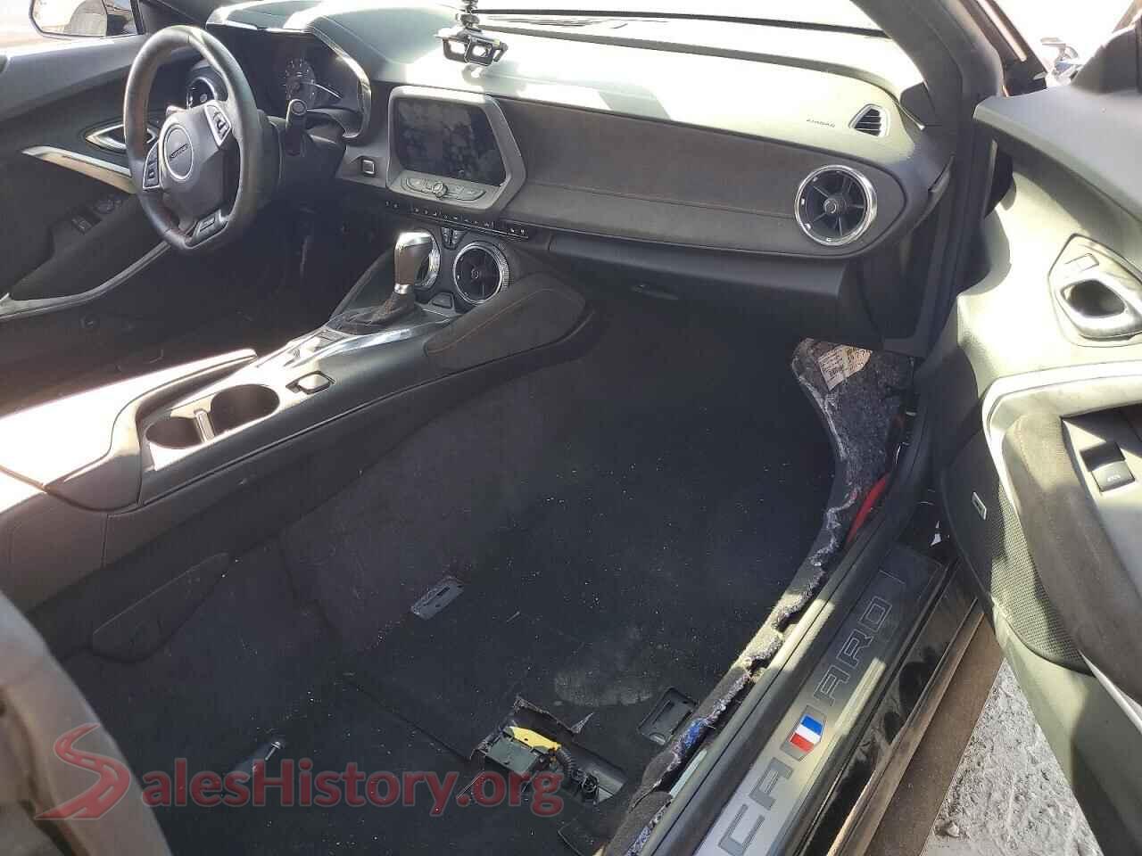 2019 CHEVROLET CAMARO VIN 1G1FK1R60K0153135, interior dashboard
