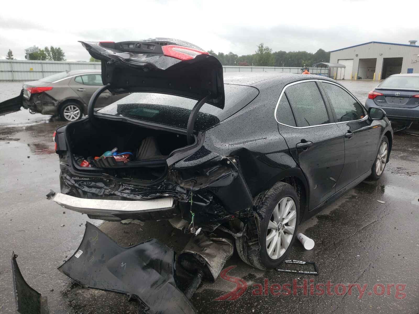 4T1B11HK4JU633558 2018 TOYOTA CAMRY