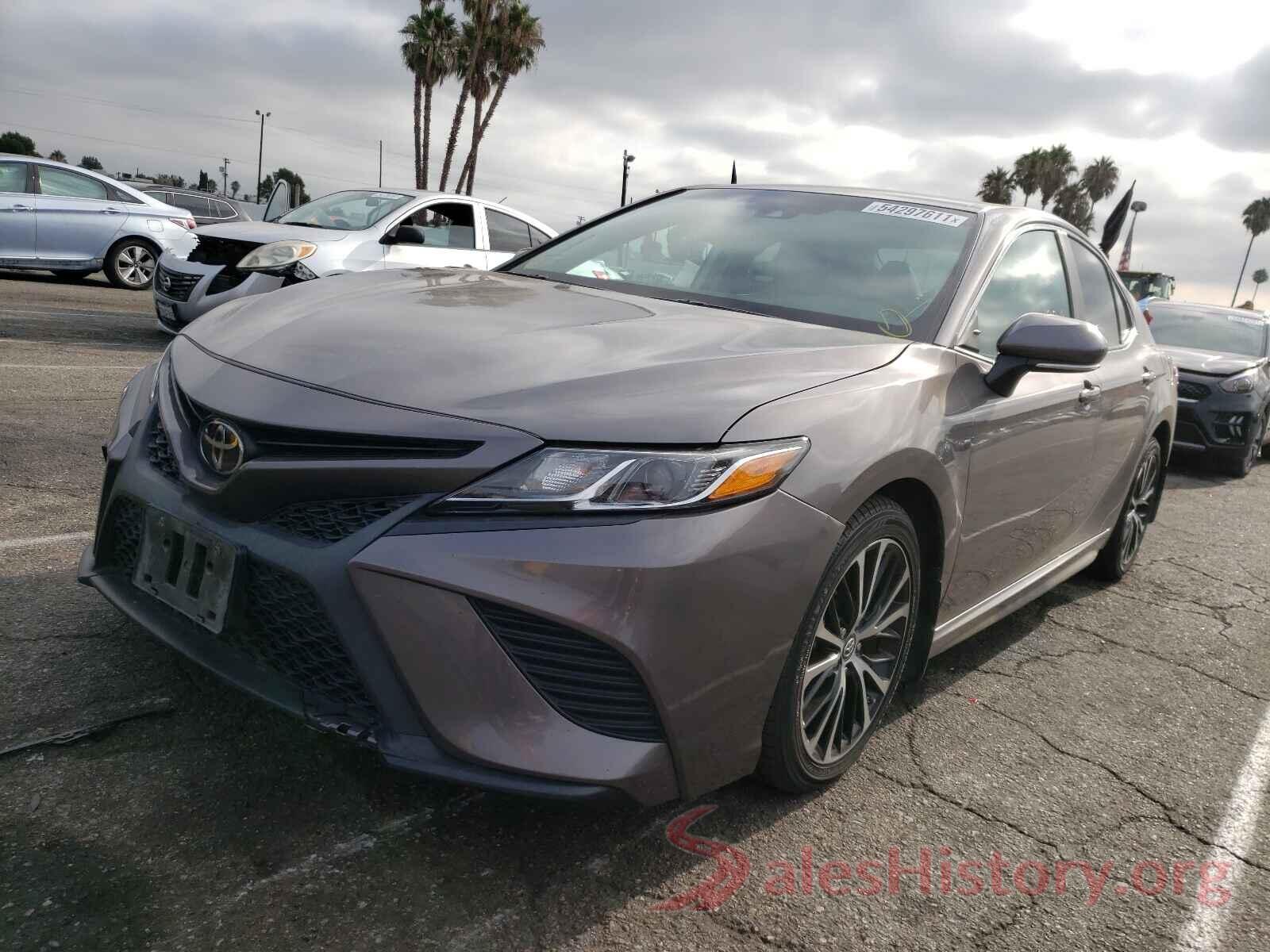 4T1B11HK4JU096979 2018 TOYOTA CAMRY