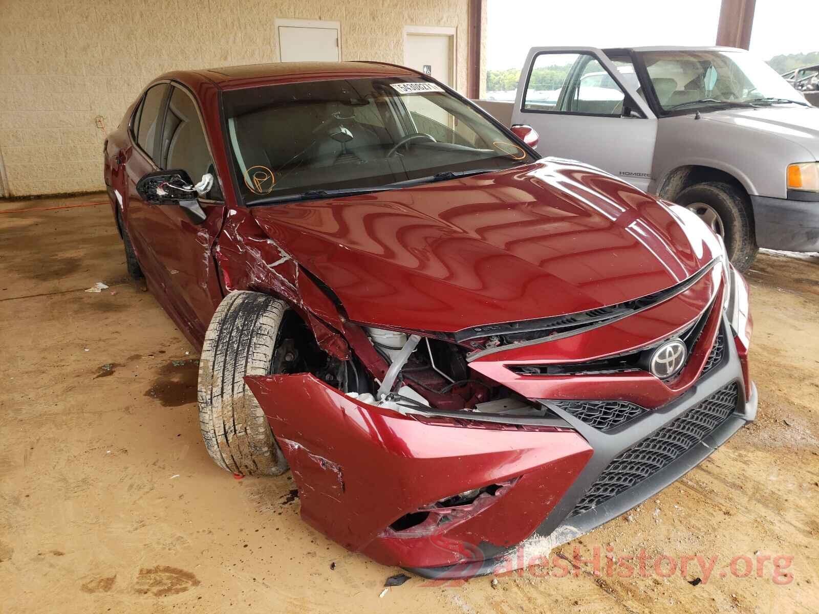 4T1B11HK1JU518500 2018 TOYOTA CAMRY