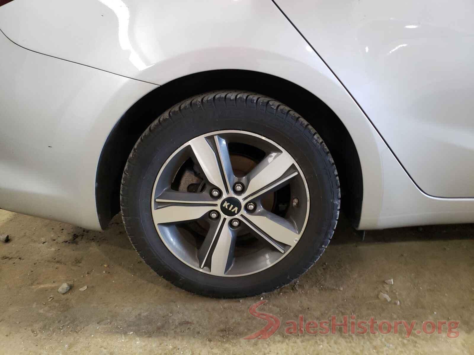 3KPFL4A7XJE247877 2018 KIA FORTE