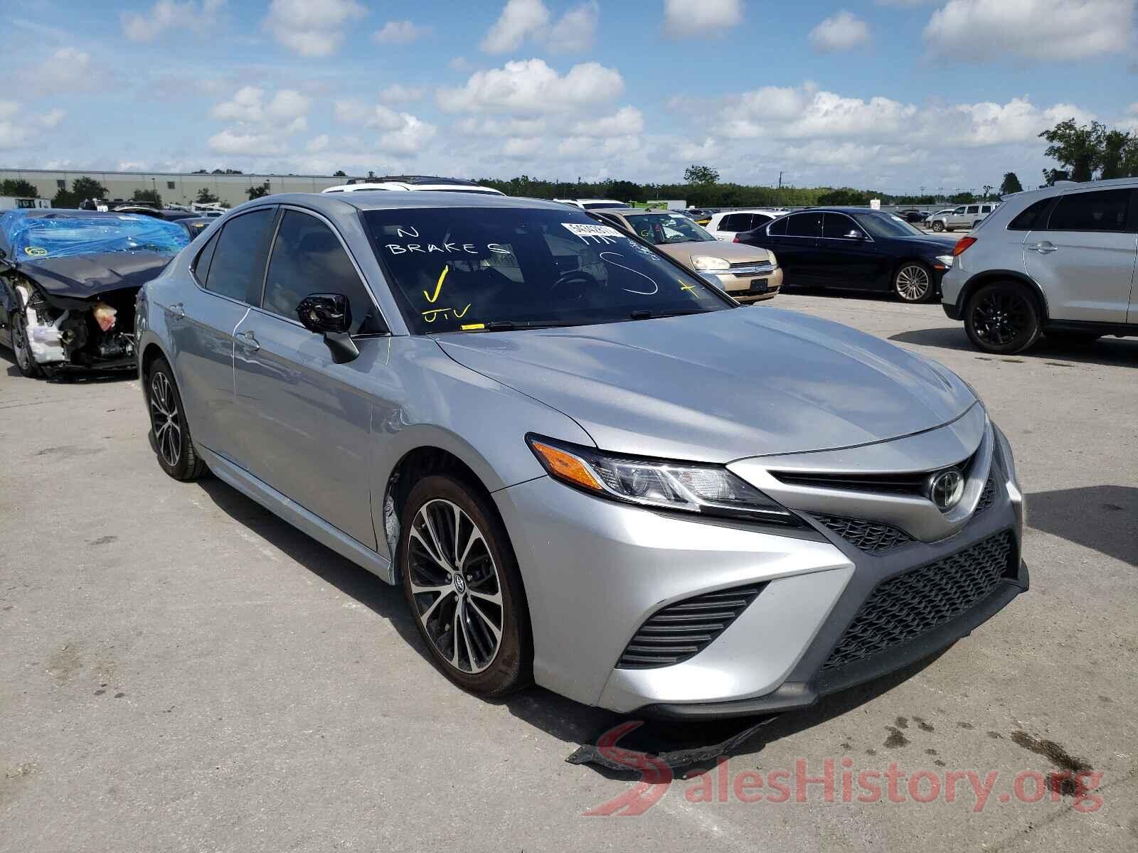 4T1B11HK2JU075807 2018 TOYOTA CAMRY