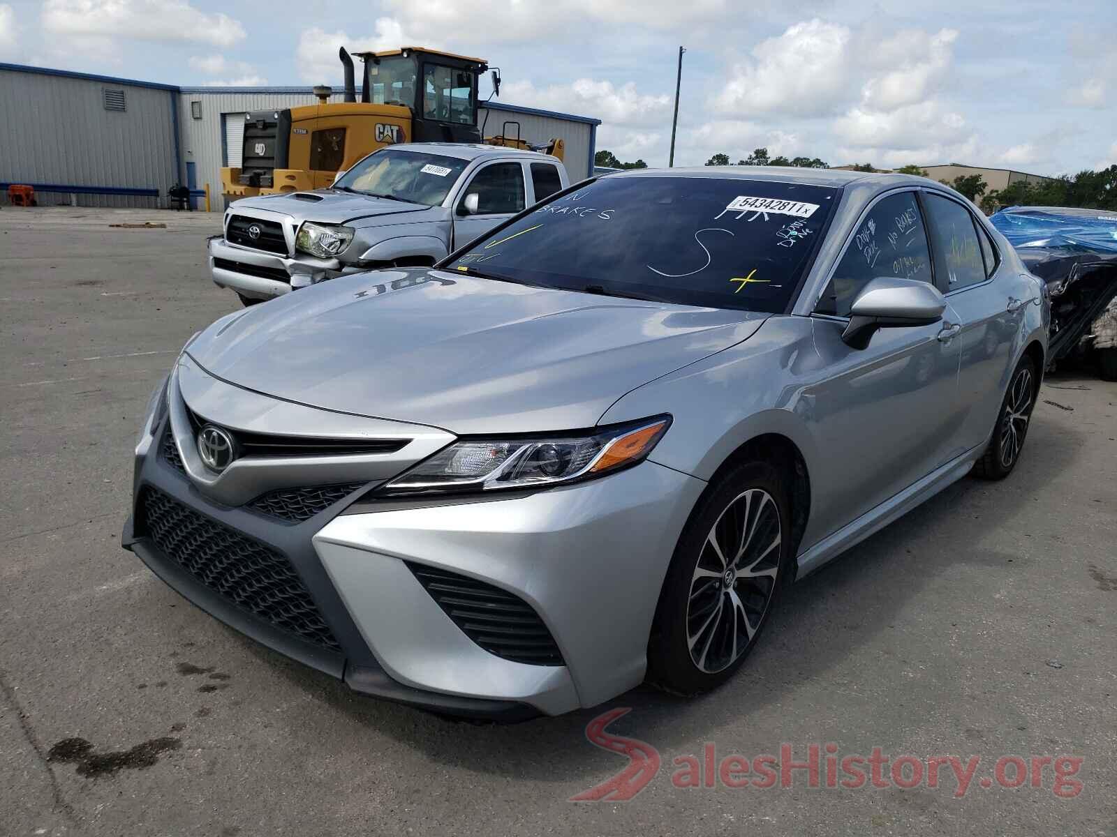 4T1B11HK2JU075807 2018 TOYOTA CAMRY