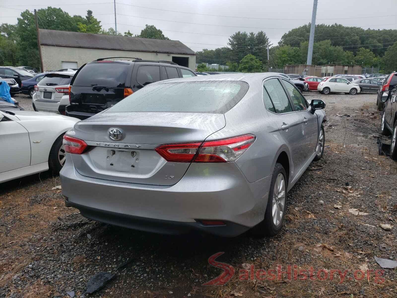 4T1B11HK2JU098262 2018 TOYOTA CAMRY